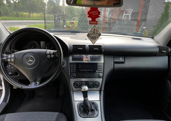 Mercedes-Benz Klasa C cena 10900 przebieg: 311000, rok produkcji 2004 z Pakość małe 67